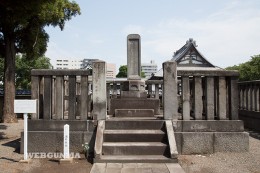 酒井忠恭の墓