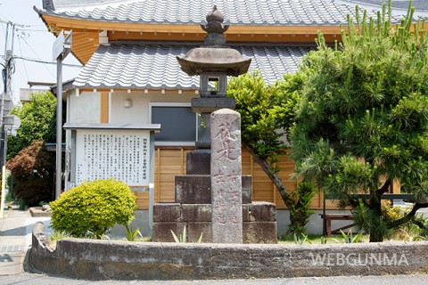 例幣使街道の常夜灯および道しるべ