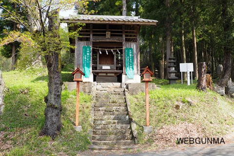 沼田市白沢の岩室神社