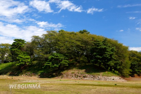 七輿山古墳後円部側