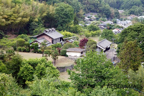 興禅院から高山社跡を望む