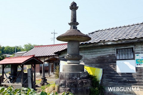 百々万遍供養塔