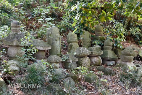 金剛寺跡の五輪塔群