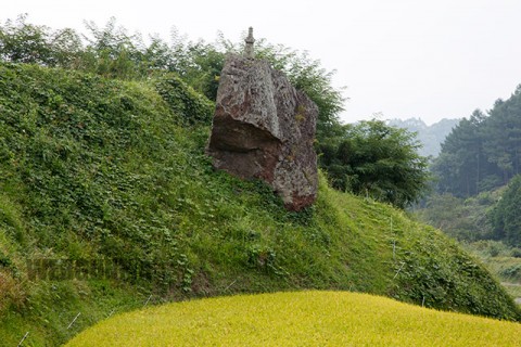 今井の宝篋印塔（田ノ神様）