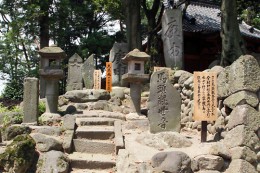 今村神社境内の石造