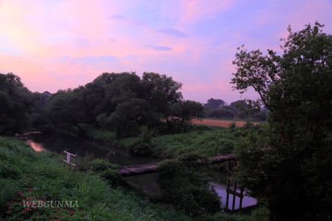 早朝の沈下橋