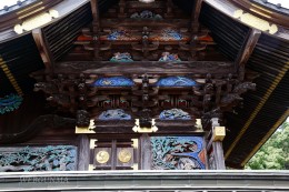 雷電神社本殿側面の彫刻