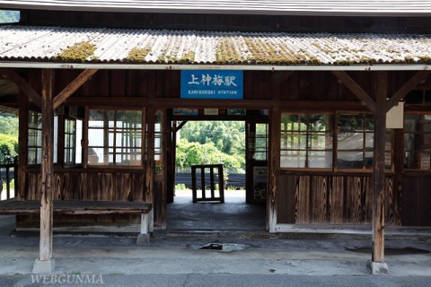 上神梅駅駅舎